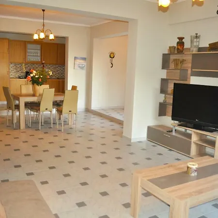 Luxus Ferienwohnung In Strand Mit Pool Adonis Appartement